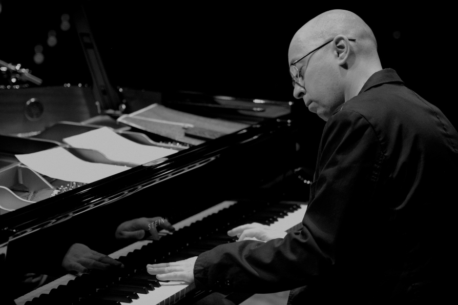 MARCIN WASILEWSKI TRIO &ndash; Destaque do jazz polon&ecirc;s contempor&acirc;neo