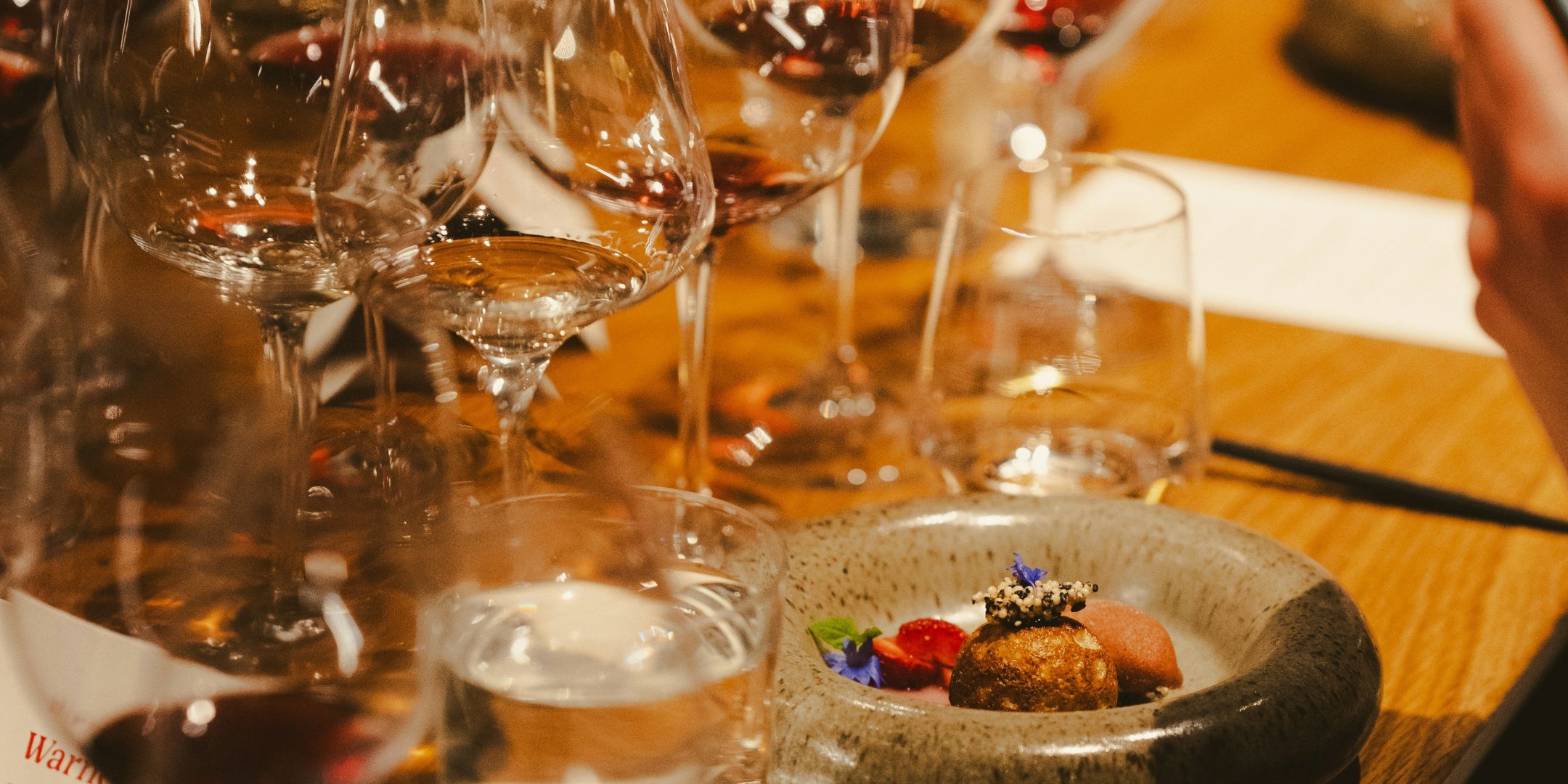 Ta&ccedil;as & Tapas: Oficina de Enogastronomia, com Fl&aacute;via Silveira e Maur&iacute;cio Roloff