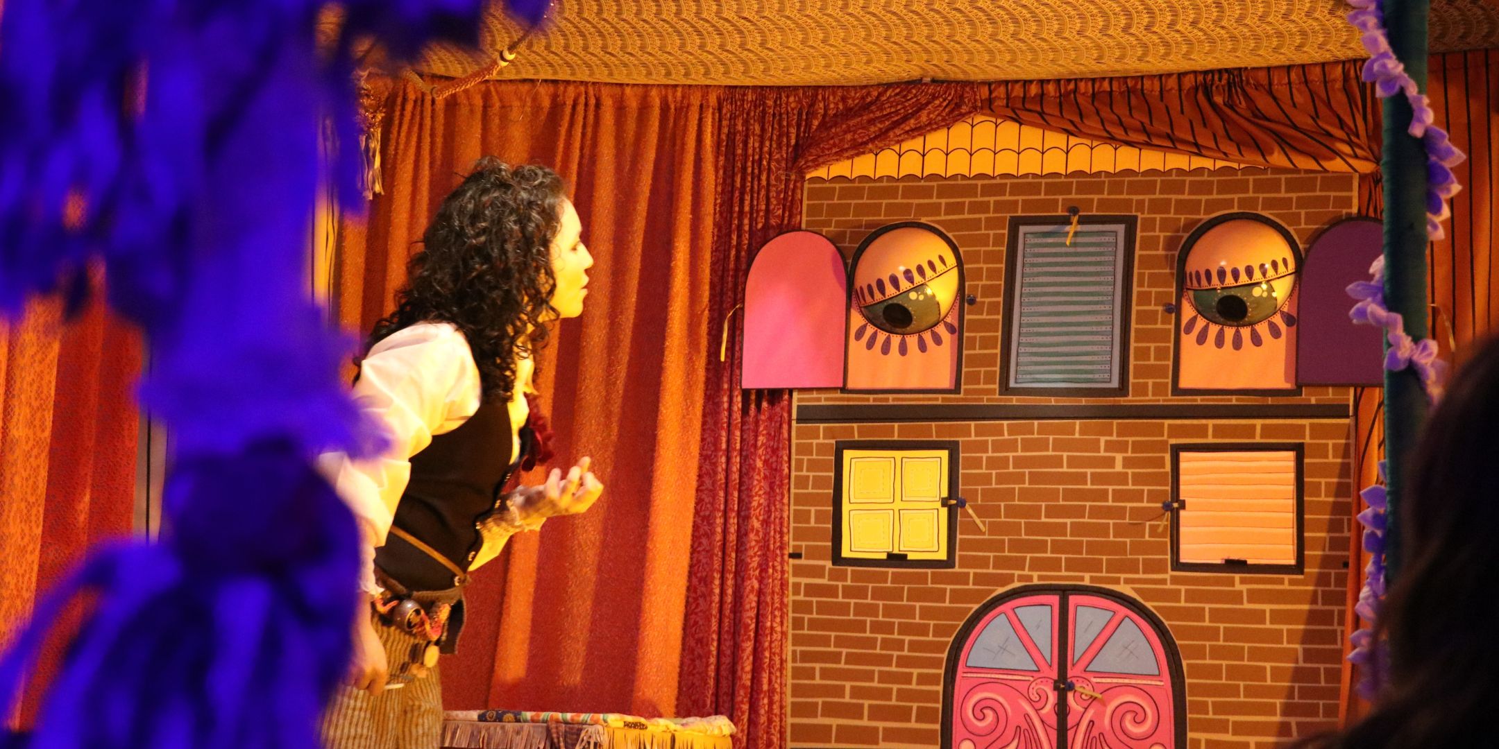 Espet&aacute;culo infantil O que ser&aacute; que tem l&aacute;? | Uma jornada encantada, com o Grupo Teatro Ateli&ecirc;