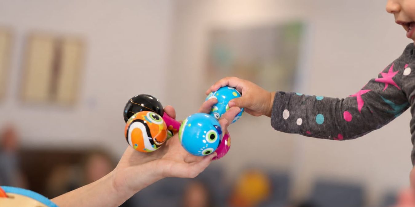 Oficina de m&uacute;sica para beb&ecirc;s: sons dos instrumentos musicais, com Clarice Bourscheid