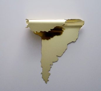 Continentes dobrados (América do Sul), 2019 | Escultura em latão | 42x42x10cm | Coleção da artista
